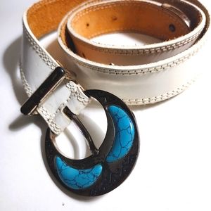 LIZ CLAIBOURNE FAUX TURQUOISE BUCKLE WHITE LEATHER BELT, MEDIUM
